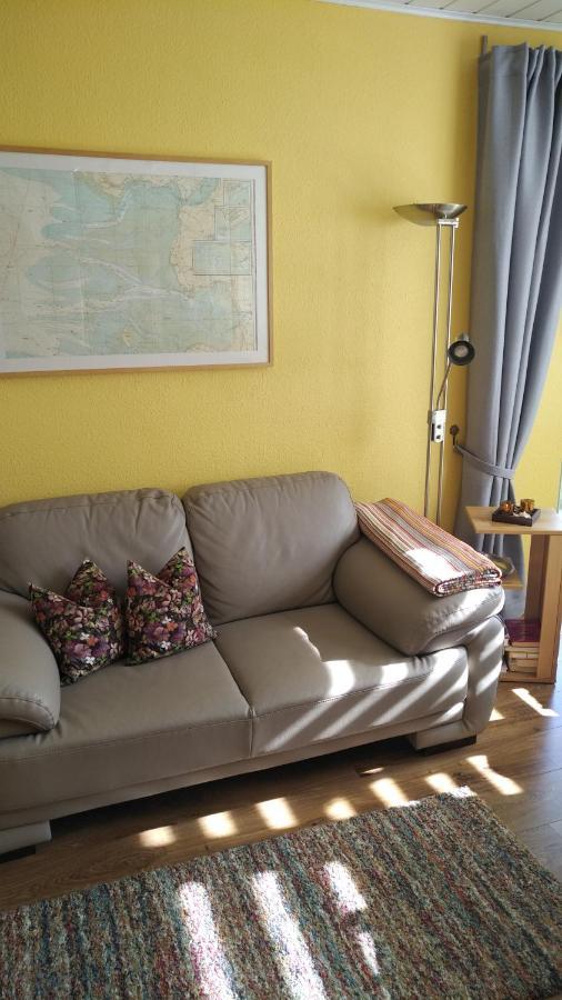 Haus Tertius - Strand- Und Hafennahe Ruhige Ferienwohnung บือซุม ภายนอก รูปภาพ