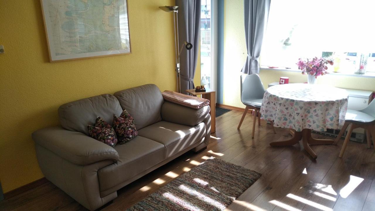 Haus Tertius - Strand- Und Hafennahe Ruhige Ferienwohnung บือซุม ภายนอก รูปภาพ