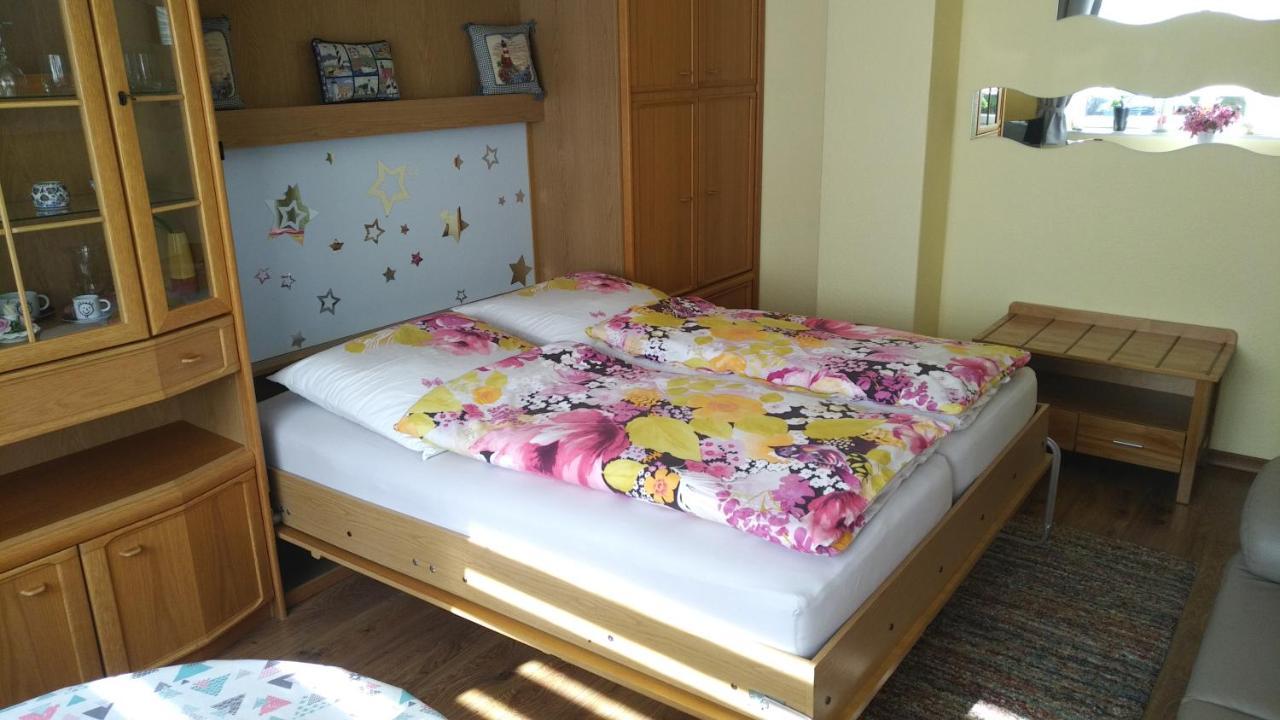 Haus Tertius - Strand- Und Hafennahe Ruhige Ferienwohnung บือซุม ภายนอก รูปภาพ