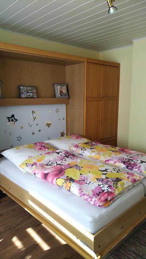 Haus Tertius - Strand- Und Hafennahe Ruhige Ferienwohnung บือซุม ภายนอก รูปภาพ