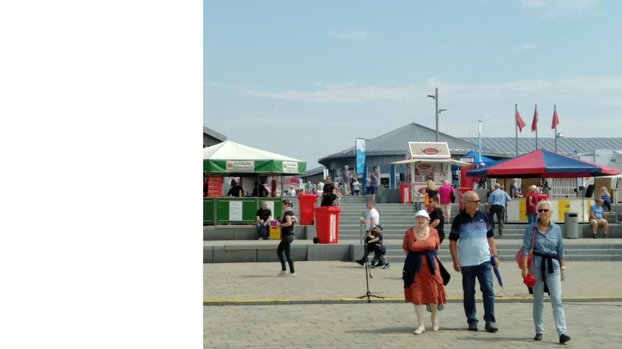 Haus Tertius - Strand- Und Hafennahe Ruhige Ferienwohnung บือซุม ภายนอก รูปภาพ